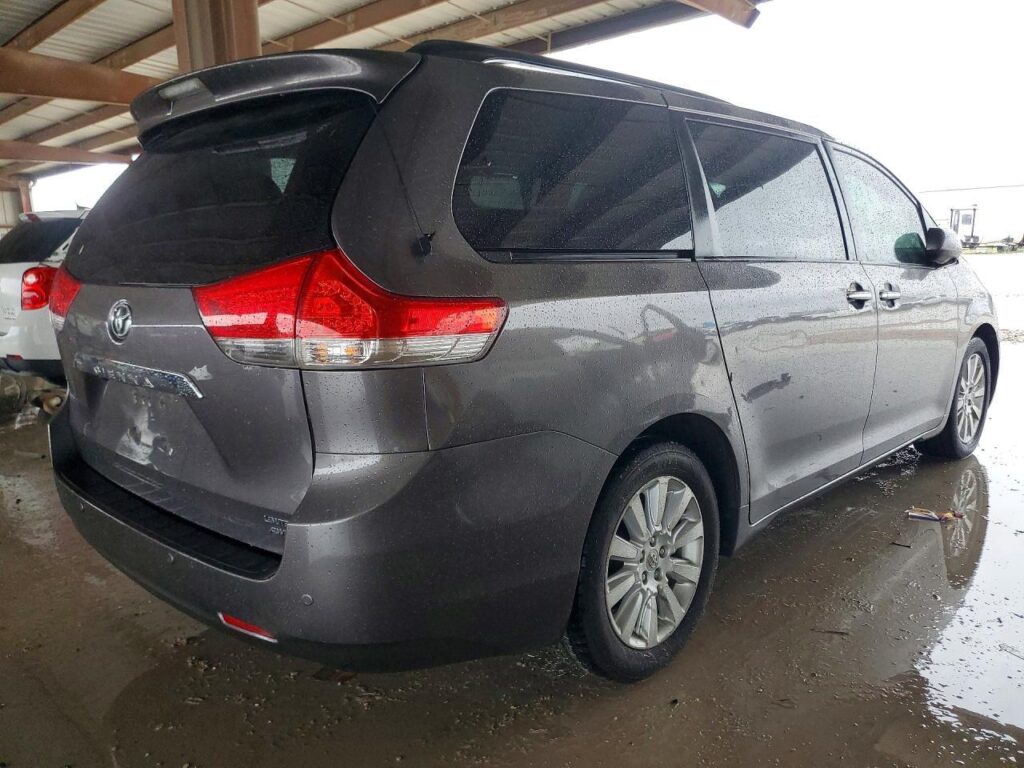2011 TOYOTA SIENNA AC COMPRESSOR - 1004692912