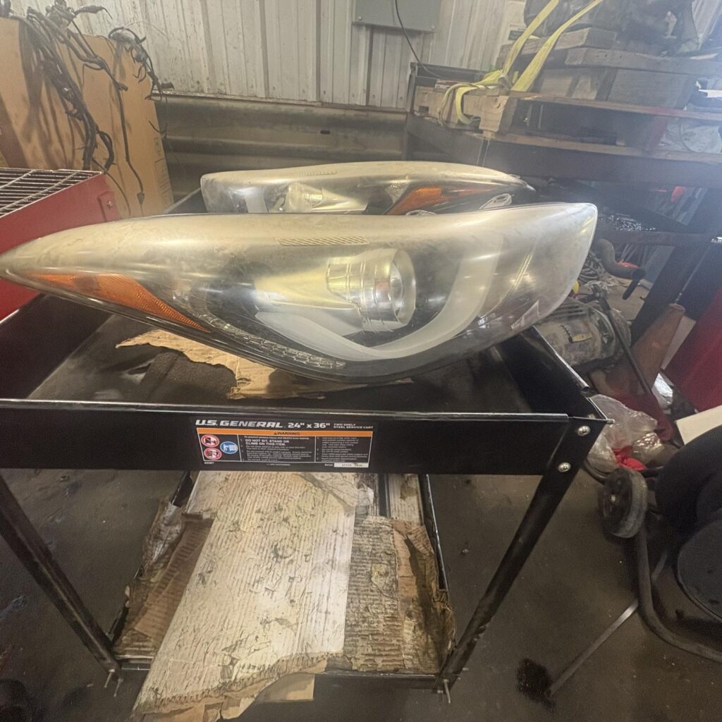 2015 HYUNDAI ELANTRA HEADLAMP ASSEMBLY - 1004688590